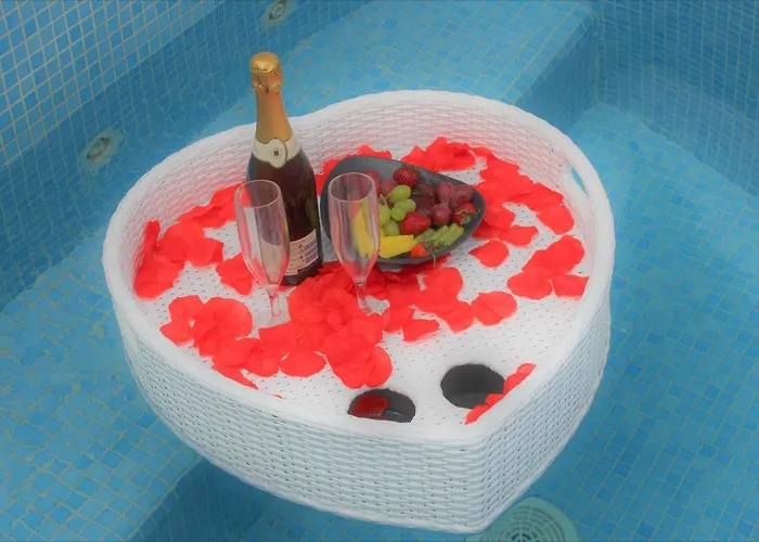 Angels Santorini Megalochori (Santorini)